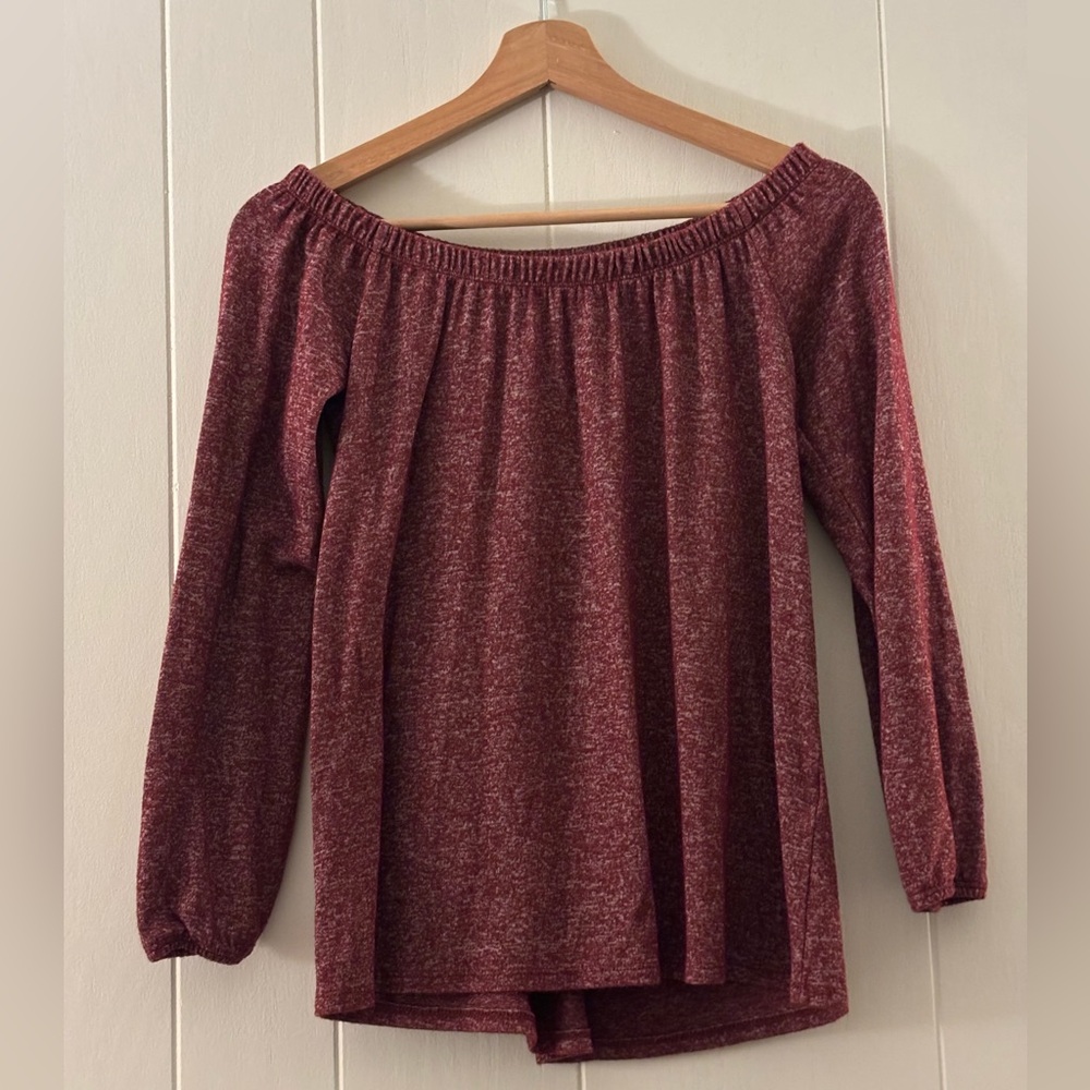 Maroon off the shoulder long sleeved Hollister top (S)